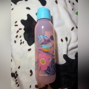 ✨LIKE NEW TUPPERWARE HUMMINGBIRD BOTTLE✨